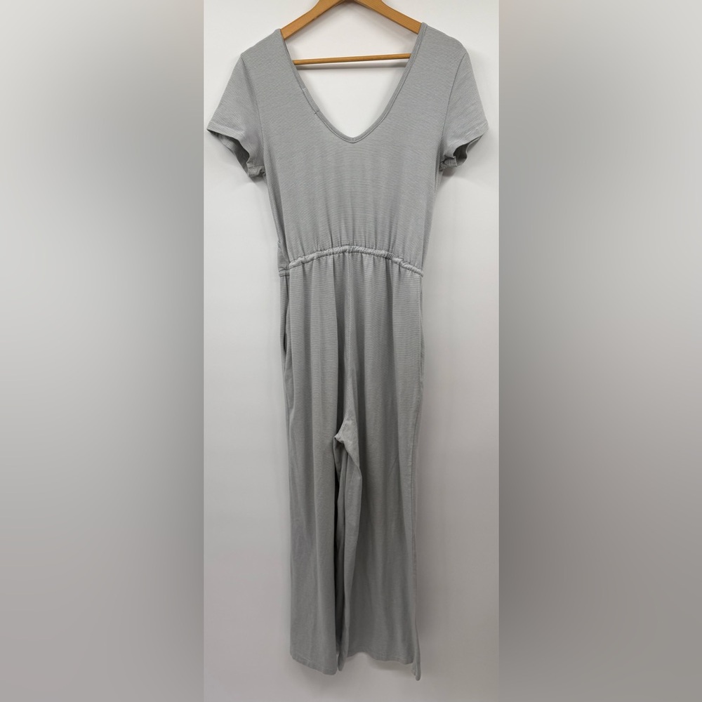 Light Gray Short-Sleeve Jumpsuit with Drawstring Waist - Picture 5 of 11